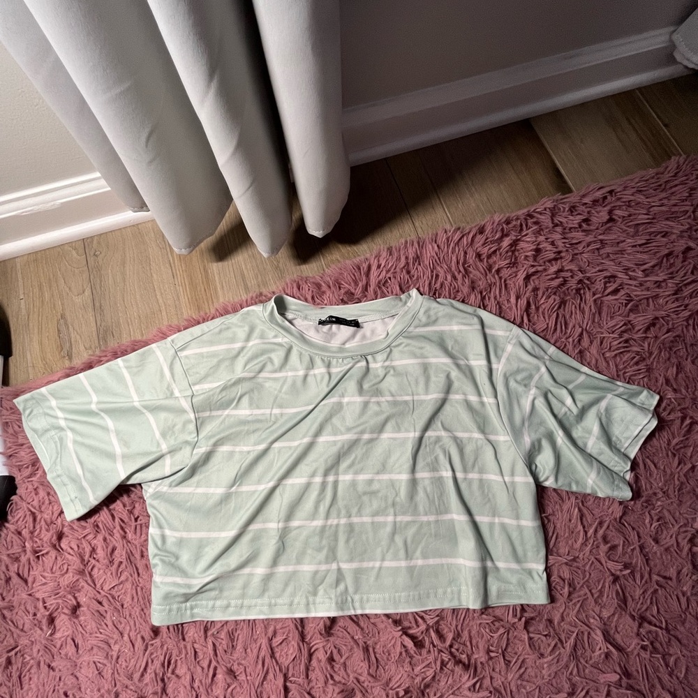 cropped tee
